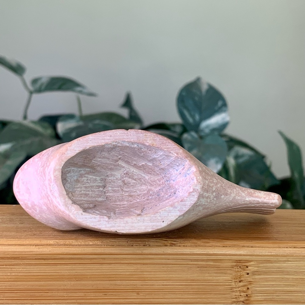 Large Pink Kisii Soapstone Hand Carved Fish Figurine Stone Animal Carving 3.7" - Picture 9 of 11